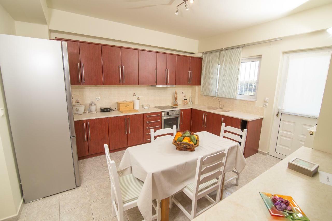 Elea Apartment Kalamata Bagian luar foto