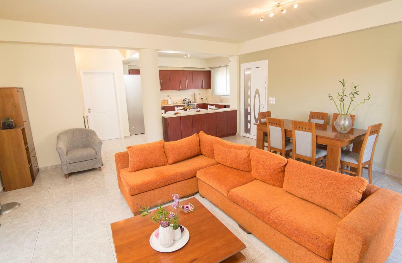 Elea Apartment Kalamata Bagian luar foto